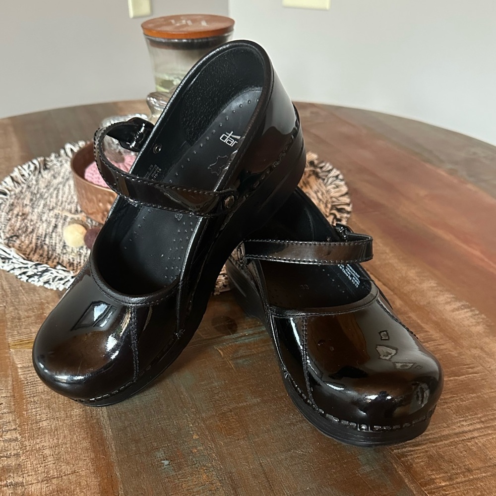 Black Patent Leather Dansko Mary Jane Clogs size 39